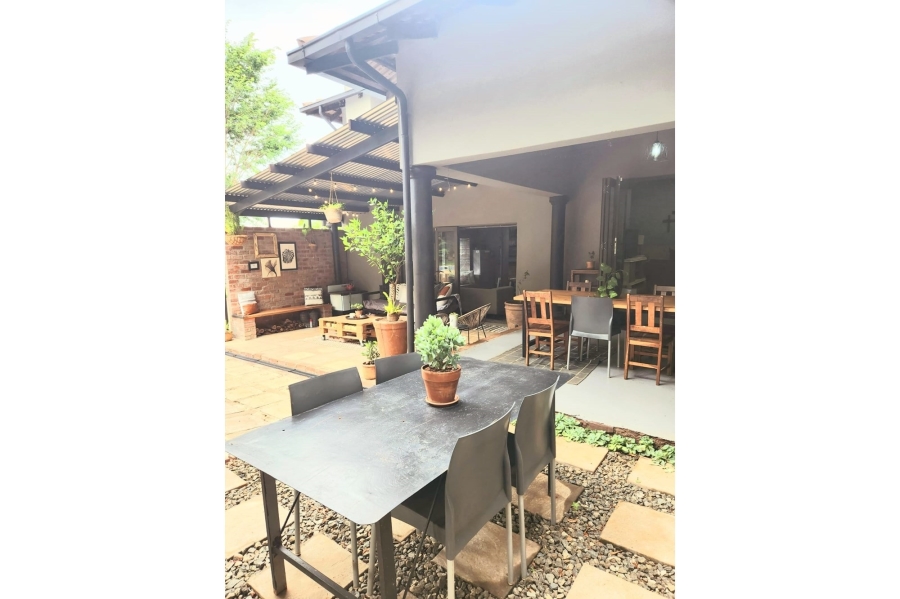 5 Bedroom Property for Sale in Safari Gardens North West